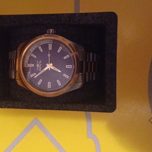 INVICTA WATCH & 8 SLOT CASE - Picture 2 of 6